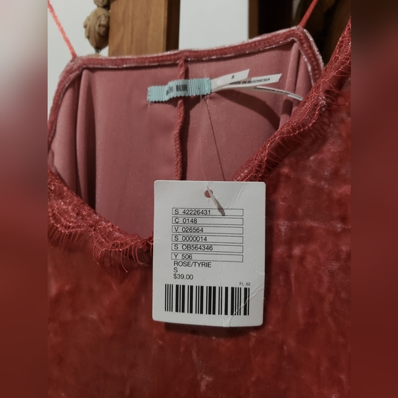 Kimchi Blue crushed velvet lingerie tank. New with tag. - Picture 8 of 10